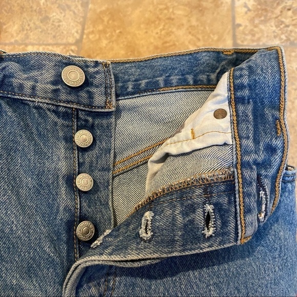 LEVI’S Blue Raw Hem Side Band Jean Shorts Size 28 - Picture 11 of 11